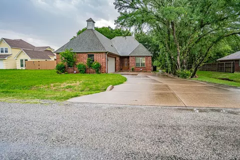 211 Bonita Dr, Granbury, TX 76049