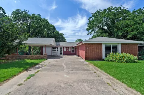 1510 Hulme St, Bowie, TX 76230