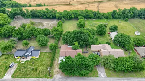510 S Sulphur St, Leonard, TX 75452