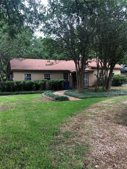704 W Grove St, Kaufman, TX 75142