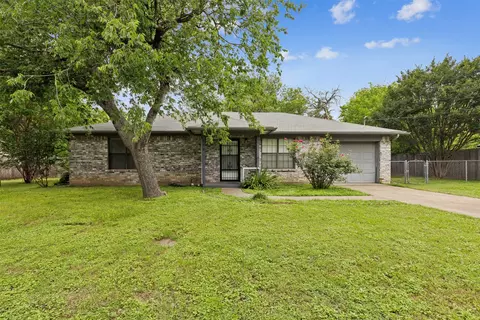 206 Lovelady St, Cleburne, TX 76033