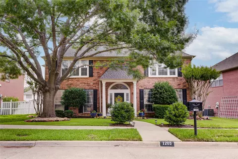 1203 Saint Tropez Dr, Carrollton, TX 75006