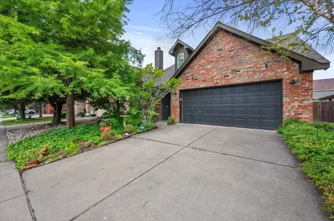 1661 Hillside Dr, Waxahachie, TX 75165