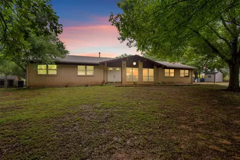 3254 Desvoignes Rd, Denison, TX 75021