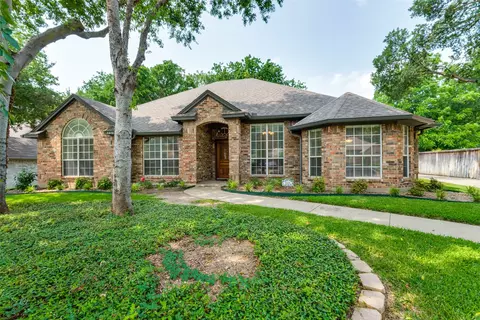 3806 Bluegrass Dr, Grand Prairie, TX 75052