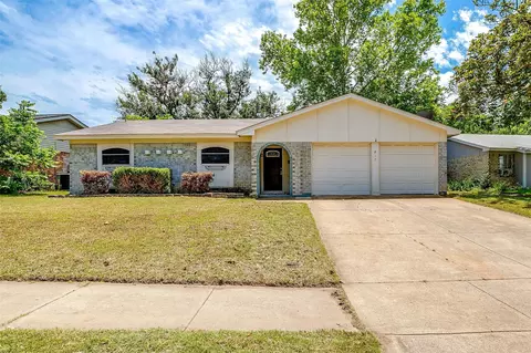 817 Skelly St, Crowley, TX 76036