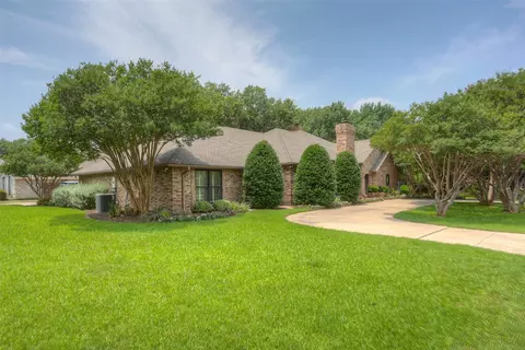 6701 Ashbrook Dr, Fort Worth, TX 76132
