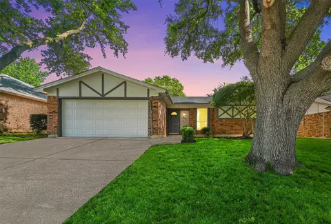 919 Flagstone Dr, Arlington, TX 76017