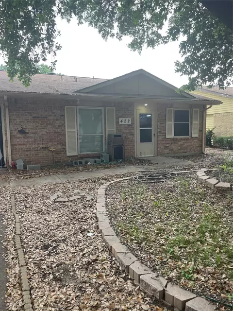 422 E Ferndale Ln, Grand Prairie, TX 75052