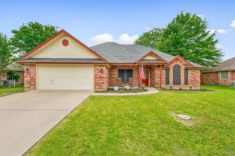 1442 Oakwood Dr, Stephenville, TX 76401