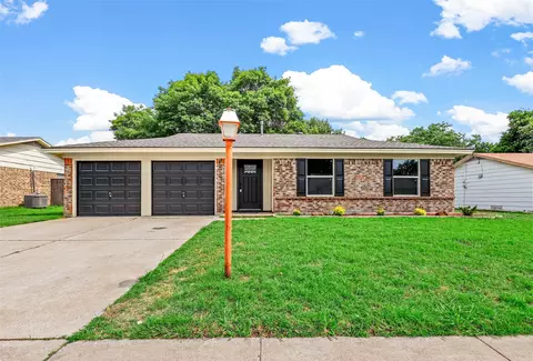 613 E Glendale St, Crowley, TX 76036
