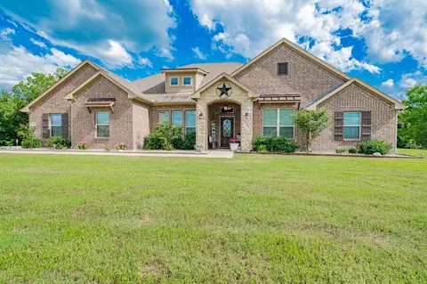 1352 Christie Ln, Oak Ridge, TX 75161