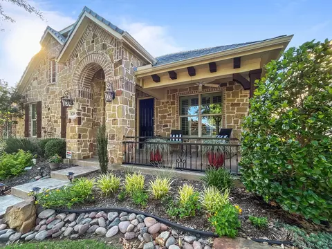 8200 Delaware Dr, Mckinney, TX 75070