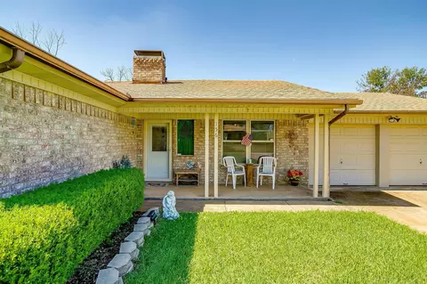 156 Lilac Ln, Azle, TX 76020