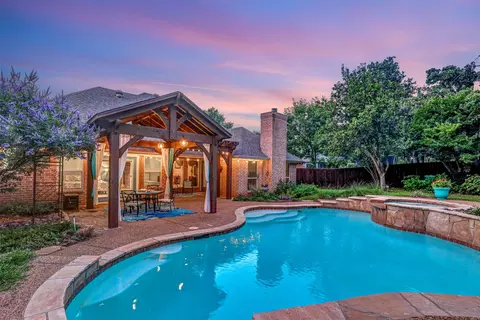 7560 Hightower Dr, North Richland Hills, TX 76182