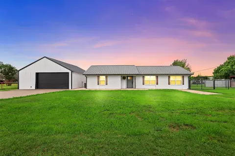 748 Horse Shoe Rd, Godley, TX 76044