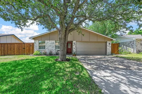 2915 Rayswood Dr, Carrollton, TX 75007