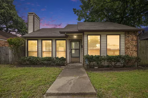 916 Schulze Dr, Irving, TX 75060