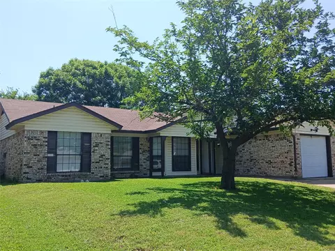 4921 S Prairieview Ct, Arlington, TX 76017