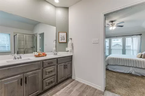 Bath - 4033 Ellinger Dr, Heath, TX 75126 photo 1 of 3