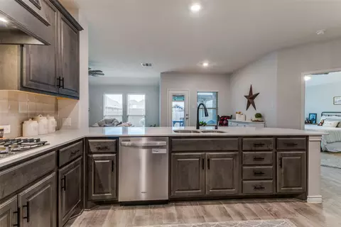 Kitchen - 4033 Ellinger Dr, Heath, TX 75126 photo 2 of 3