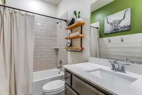 Bath - 4033 Ellinger Dr, Heath, TX 75126 photo 3 of 3