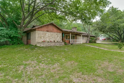 921 Circle Ln, Bedford, TX 76022