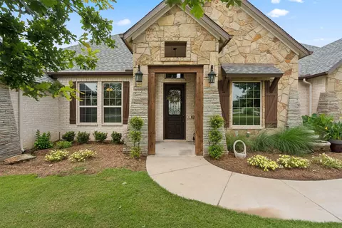 200 Oakwood Creek Ct, Weatherford, TX 76088
