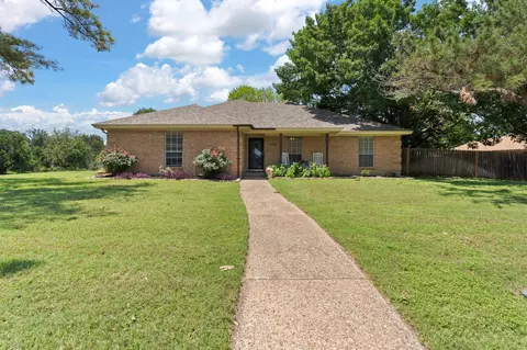1608 S Murry Dr, Cleburne, TX 76033
