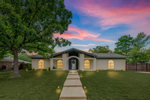 2814 Summerdale Dr, Hurst, TX 76054