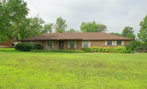 441 W Mccart St, Krum, TX 76249