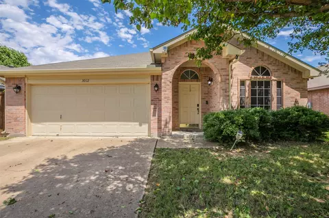3012 Brookwood Ct, Grand Prairie, TX 75052