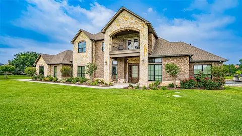 1407 E Scandinavian Ct, Granbury, TX 76048