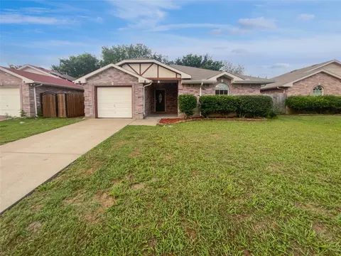3112 Ronay Dr, Forest Hill, TX 76140