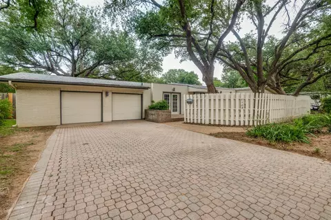 4708 Holiday Ln W, North Richland Hills, TX 76180