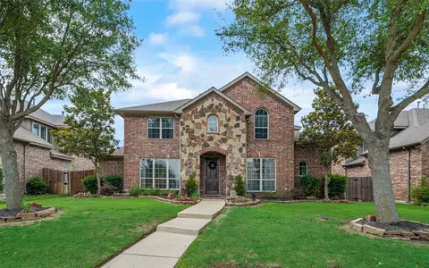 7102 Waterbury Dr, Rowlett, TX 75089