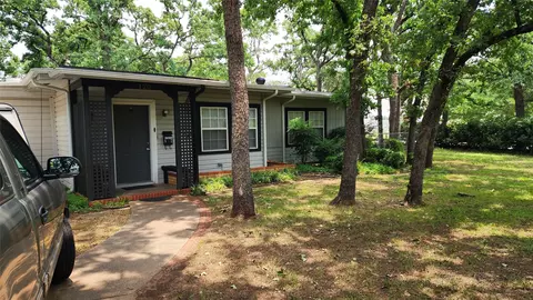 120 Cedar Ln, Arlington, TX 76013