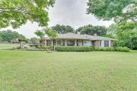 108 Ridge Crest Dr, Red Oak, TX 75154