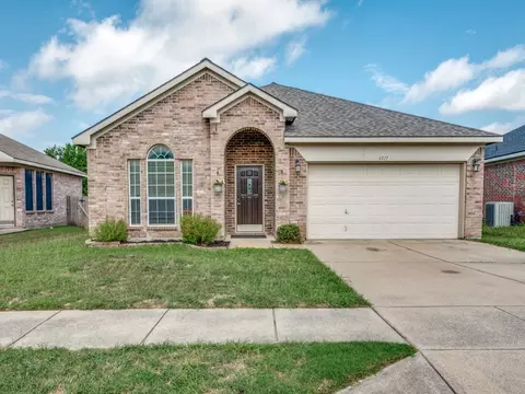 6517 Waterhill Ln, Fort Worth, TX 76179