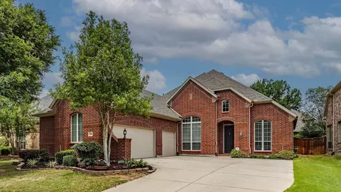 1105 Burnett Dr, Lantana, TX 76226
