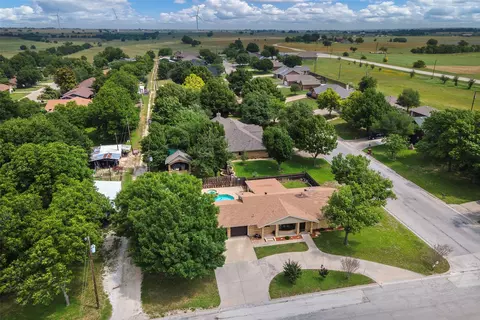 232 9th St, Muenster, TX 76252