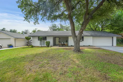 508 Oakwood Dr, Euless, TX 76040