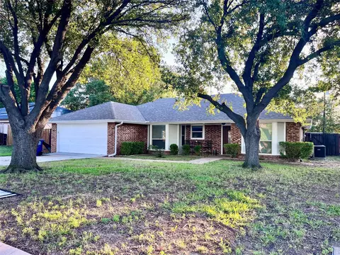 1908 Sharon Dr, Corinth, TX 76210