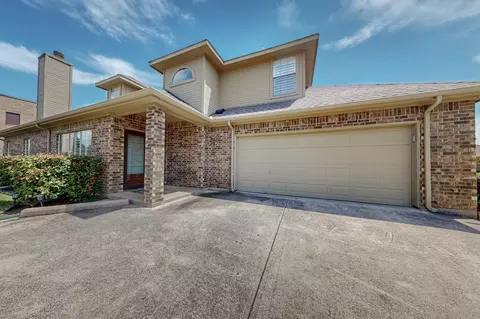 1226 Woodland Park Dr, Hurst, TX 76053