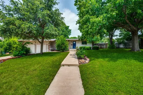6904 Standering Rd, Fort Worth, TX 76116