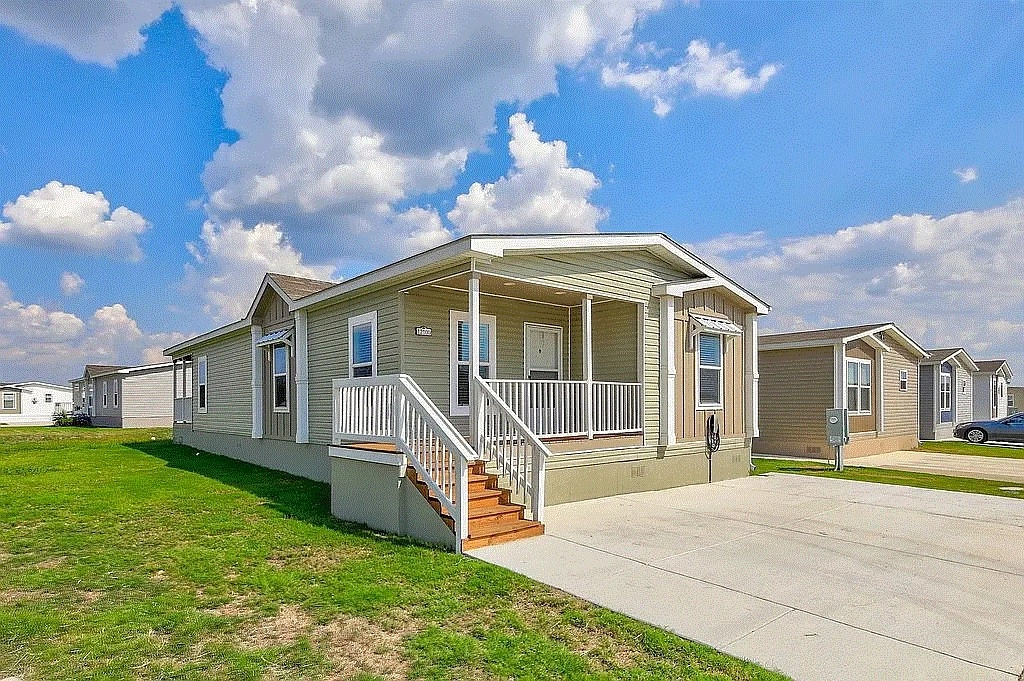 8290 Richardson Ln  