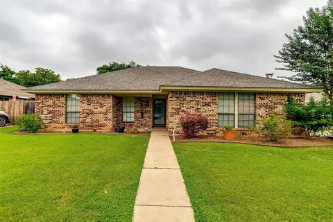 1037 Steven St, Burleson, TX 76028