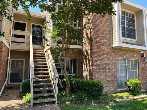 3550 Country Square Dr #104, Carrollton, TX 75006