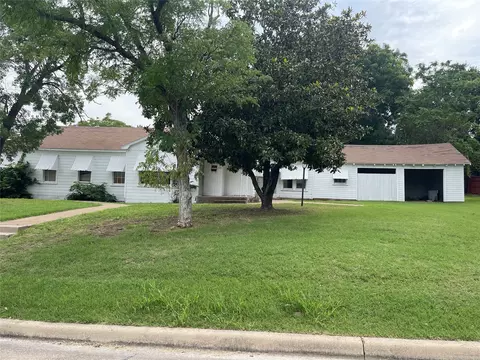 610 N Shawnee St, Ennis, TX 75119