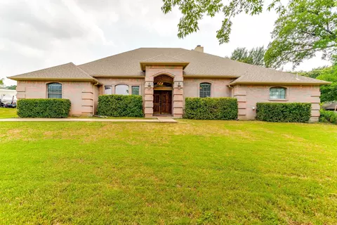 1105 NW Renfro St, Burleson, TX 76028